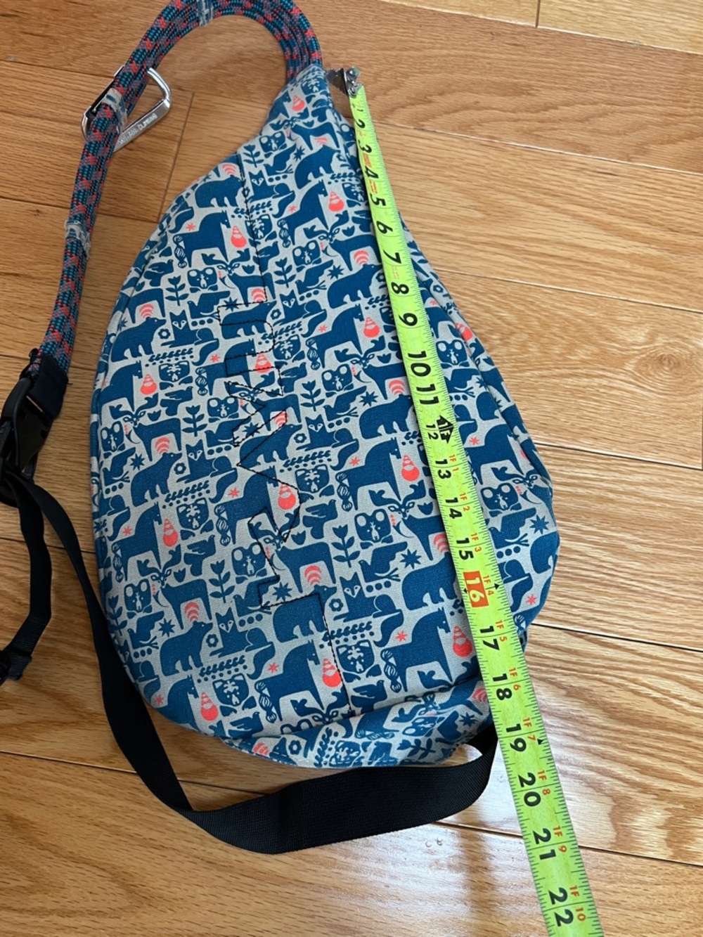 Kavu fable retired Teal, Cream animal bear horse fox  Patterned Sling Belt Bag - Picture 8 of 9